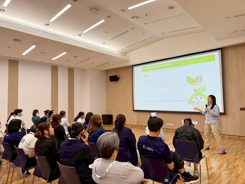 ภาพบรรยากาศการให้ความรู้และจัดกิจกรรมหัวข้อ "จรรยาบรรณในการดำเนินธุรกิจและปฏิบัติงาน" โรงพยาบาลวิมุต พหลโยธิน  ( Safety Week )