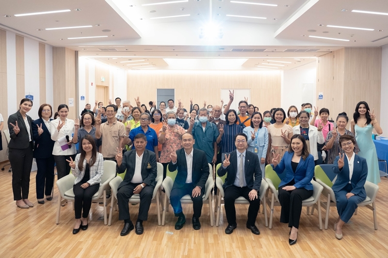 โรงพยาบาลวิมุต จัดโครงการ "วิมุตอาสา ผ่าตัดต้อกระจก" ร่วมกับ “ทุนวิจิตรพงศ์พันธุ์” และ “สำนักงานเขตพญาไท” มอบโอกาสในการมองเห็นให้ 30 ดวงตา คืนโลกที่สดใสให้ผู้ป่วยต้อกระจกให้มีคุณภาพชีวิตที่ดีขึ้นอย่างยั่งยืน