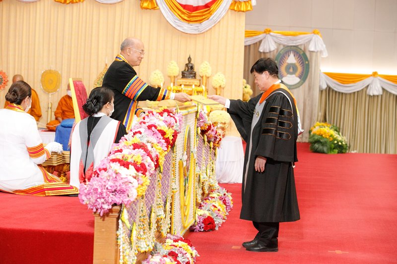 ทองมา วิจิตรพงศ์พันธุ์ รับพระราชทาน “ปริญญาศิลปศาสตรดุษฎีบัณฑิตกิตติมศักดิ์” มหาวิทยาลัยราชภัฎจันทรเกษม