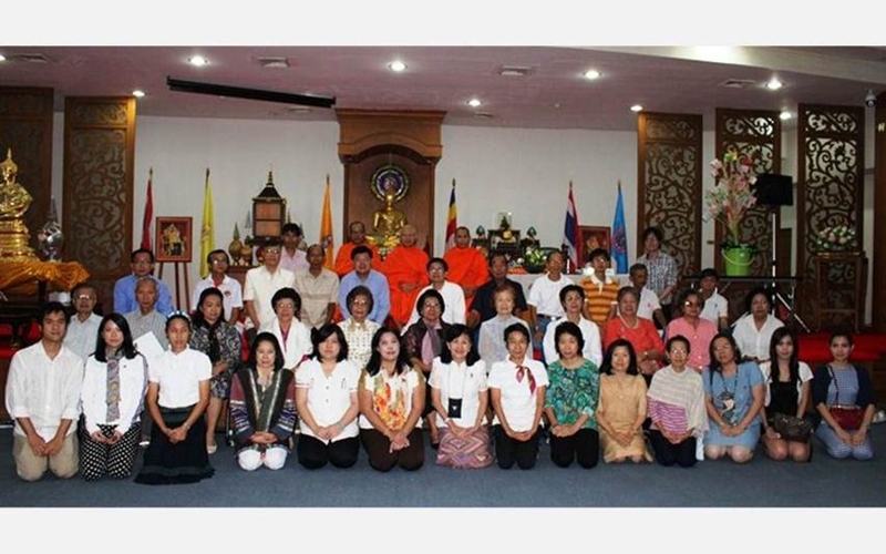 CEO leads a team of staff to participate in Dharma talk…for true happiness