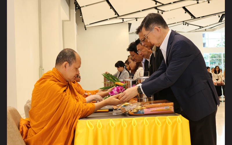 พฤกษา ร่วมกับ อาคารเพิร์ล แบงก์ค็อก จัดกิจกรรมทำบุญตักบาตร เนื่องในวันมาฆบูชา